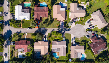 Florida neighborhood cluster of houses with pools in their backyard.